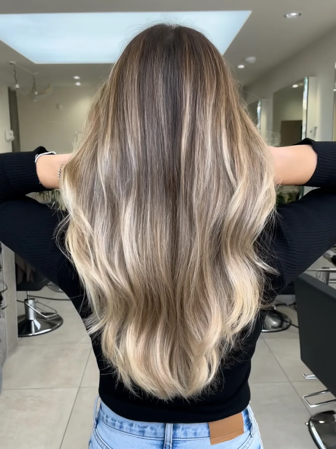 Air-Dried Friendly Voluminous Long Layers with Subtle Lowlights